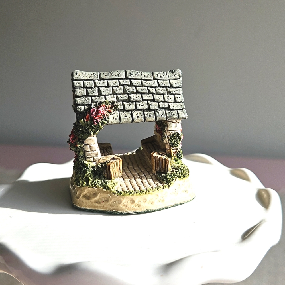 David Winter Cottages Cameos Lych Gate 1991